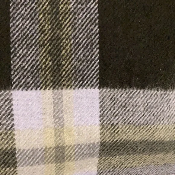 NWOT Tahari Acrylic Reversible Scarf OSFM - Picture 13 of 16